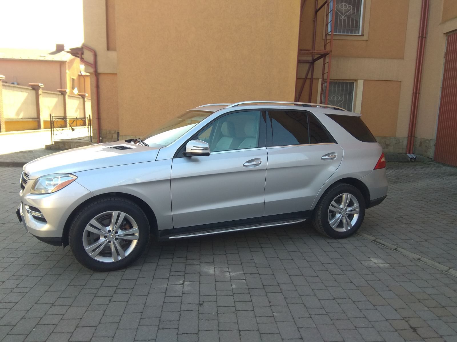 Продам автомобіль Mercedes ML 350