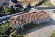 Moradia térrea para restauro + terreno em Roriz, Barcelos