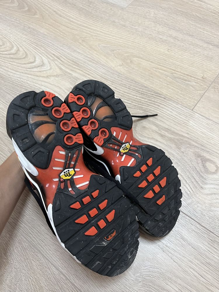 nike tn orange tiger