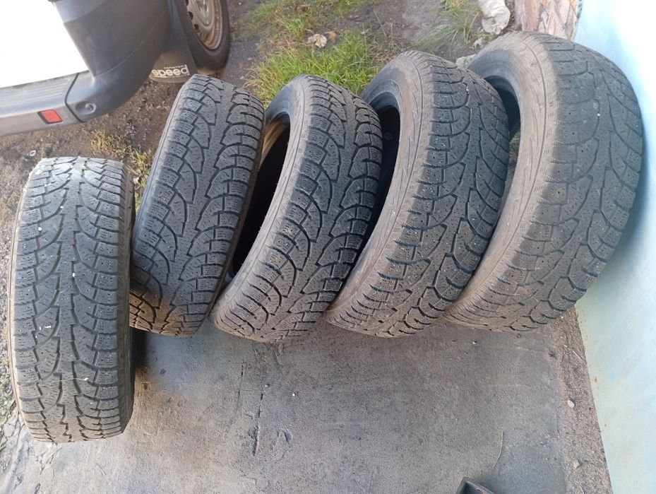 Продам  зимнюю резину 225/65 R17