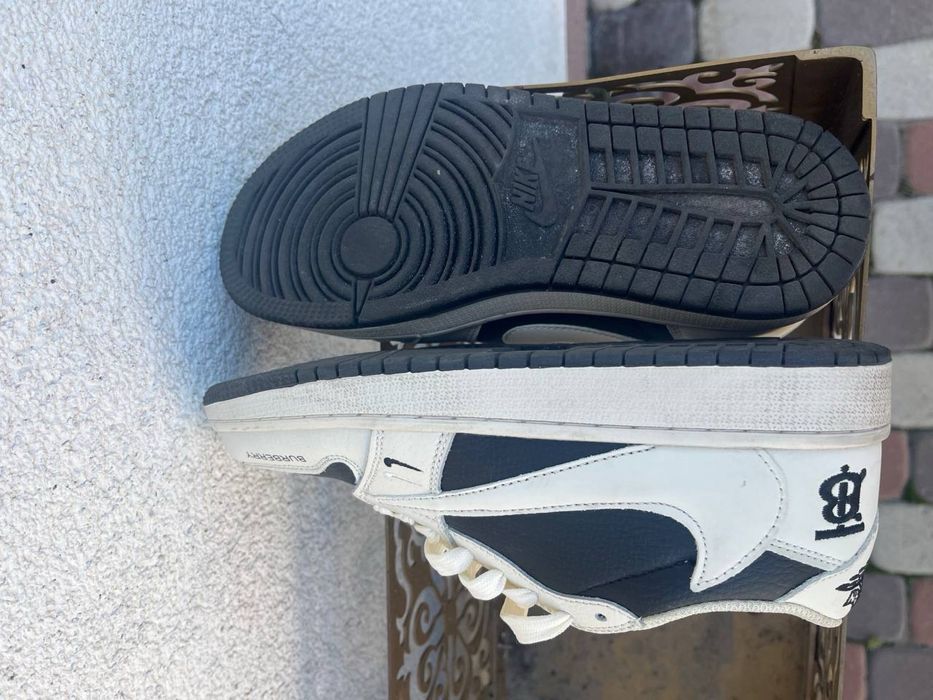 Жіночі  кросівки