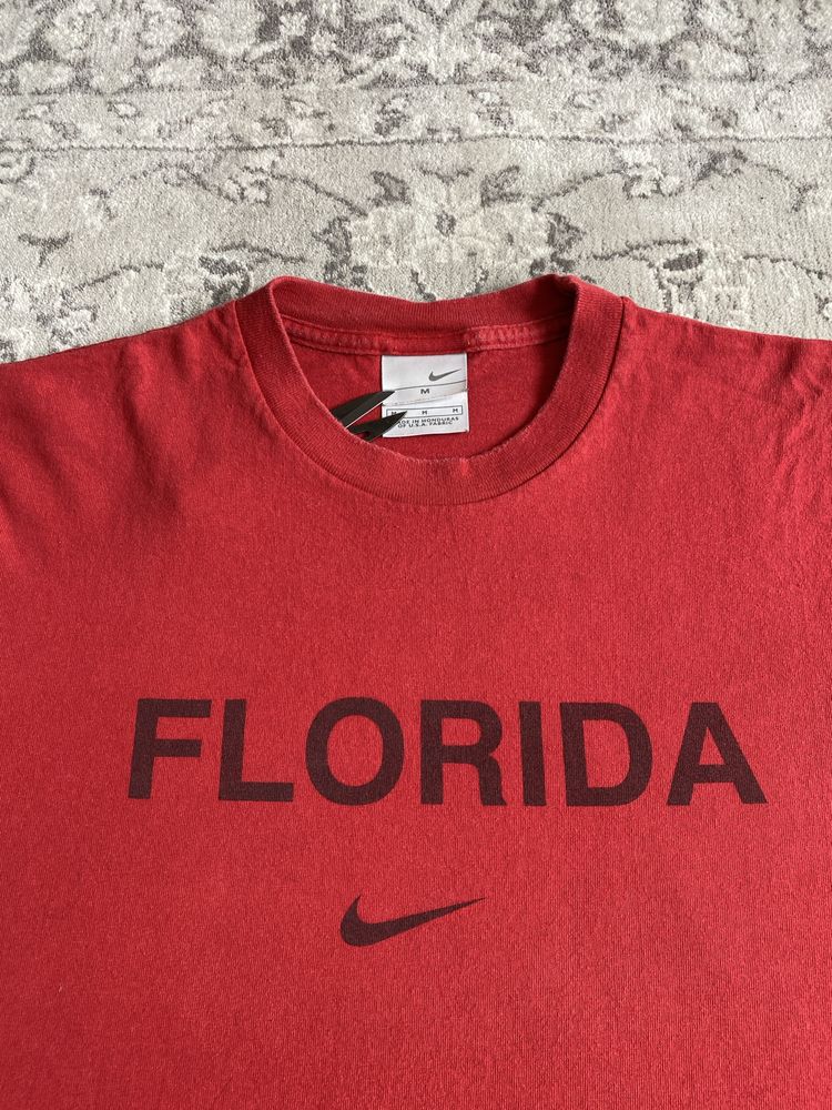 Czerwony tshirt nike 2000s y2k vintage z duzym logo Rozmiar M