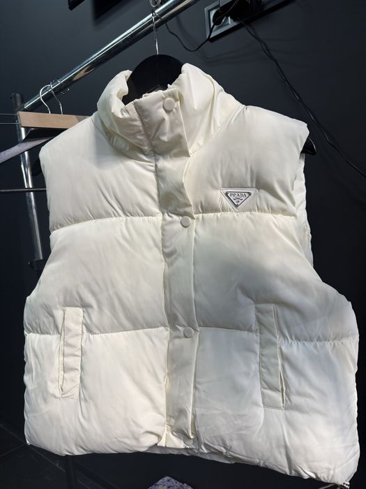 Безрукавка Prada ( розмір S-M)