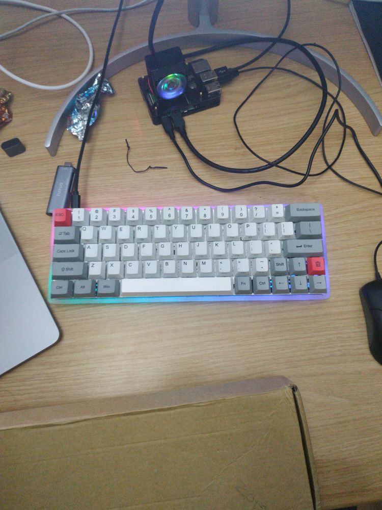 Teclado mecânico DZ60 (compacto com arrow keys)