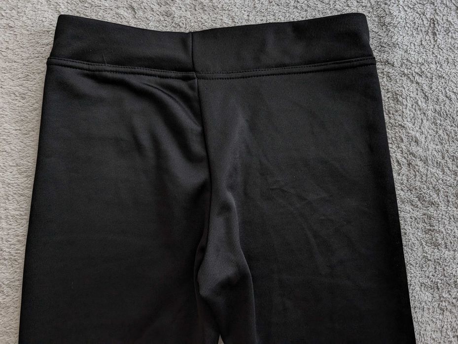 Czarne ocieplane futerkiem spodnie legginsy 128 - 134 - 140 jak nowe