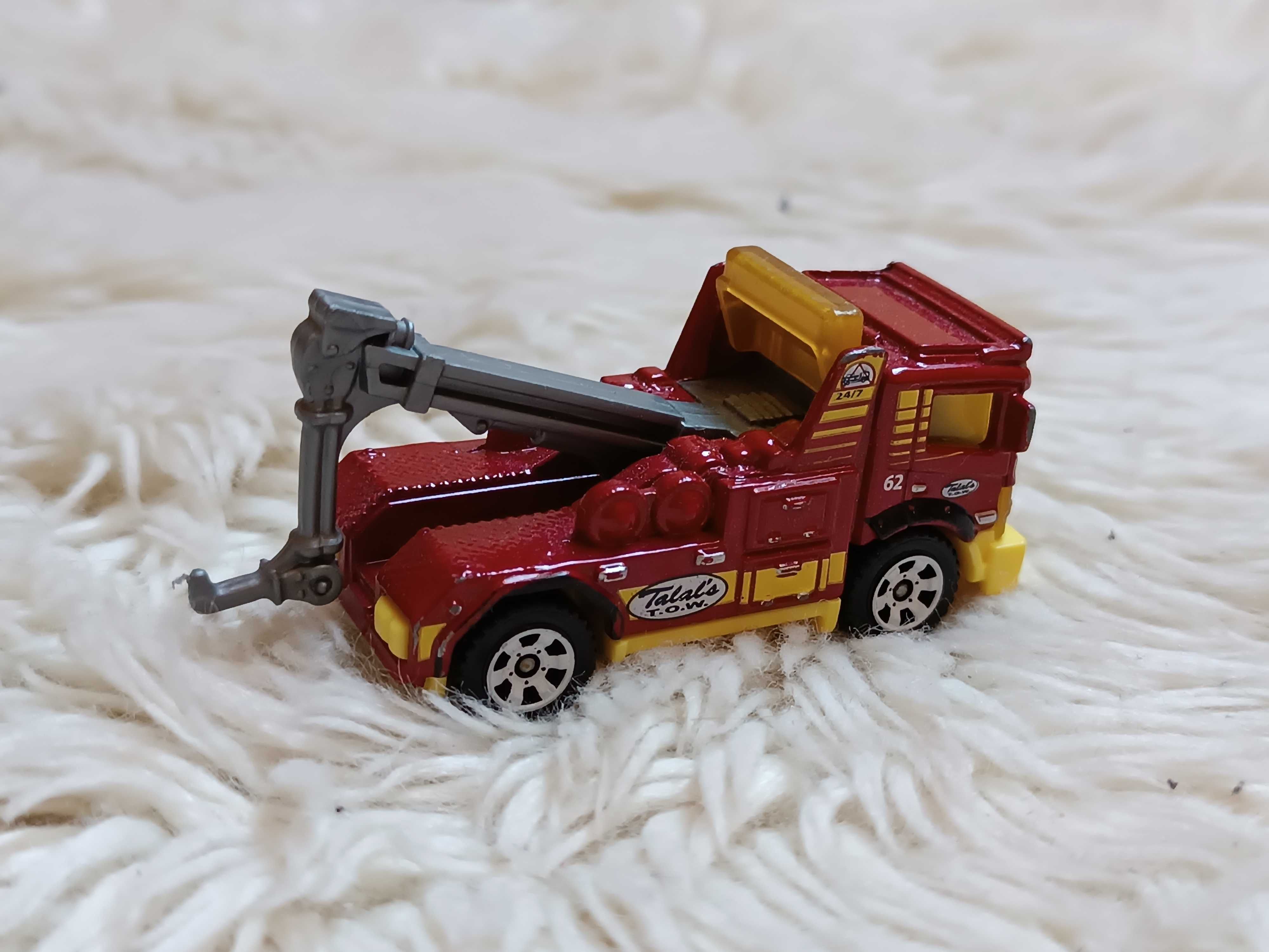 Matchbox Urban Tow Truck 2011 Mattel Holownik z hakiem pomoc drogowa