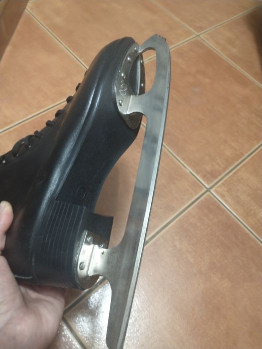 Nowe Łyżwy figurowe Polsport Piruet r 39 skóra