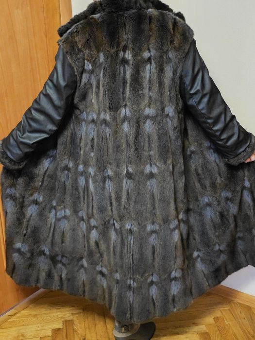 Шубка з білки натуральна, легка, як норка.