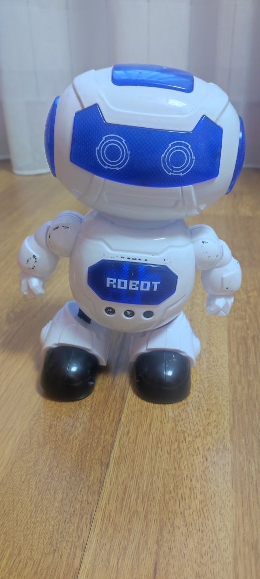 Робот іграшка (рухається, танцює, музика)