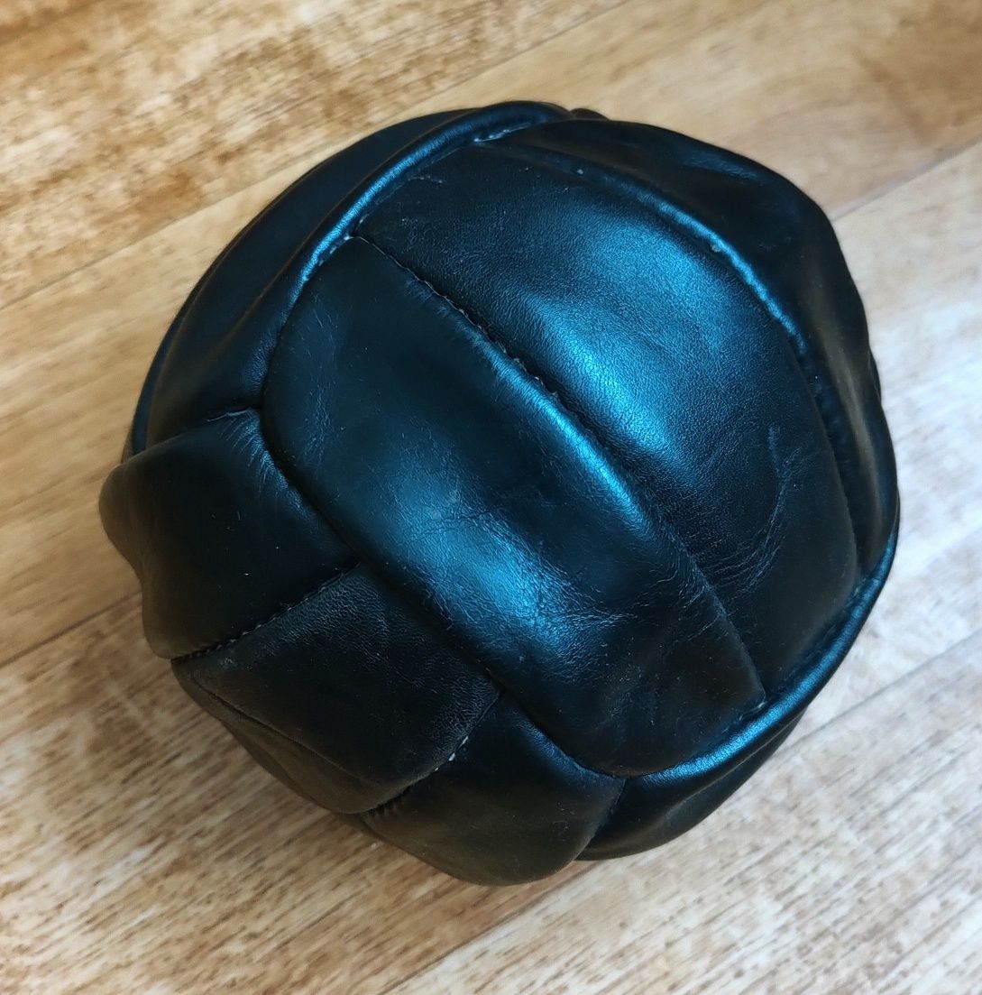 Новий М'яч мяч 1981 року для волейболу шкіряний рідкісний з камерою
