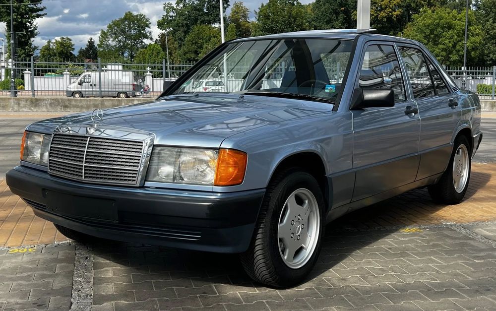 Mercedes-Benz W201 (190) Pierwszy właściciel stan kolekcjonerski jedyny taki szyberdach koła