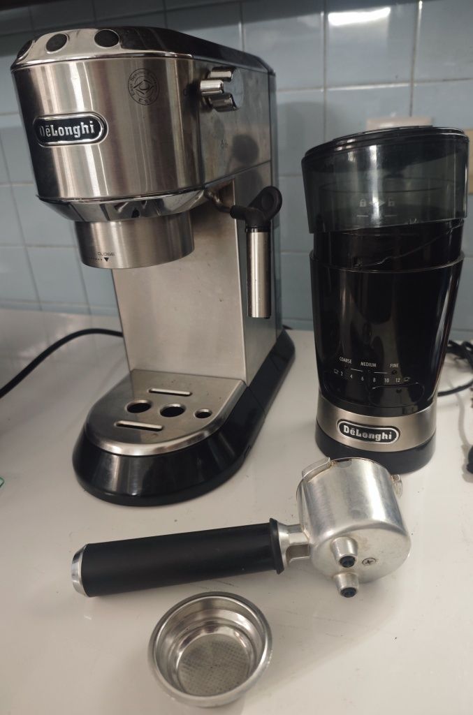 Máquina de café manual delonghi dedica + moinho