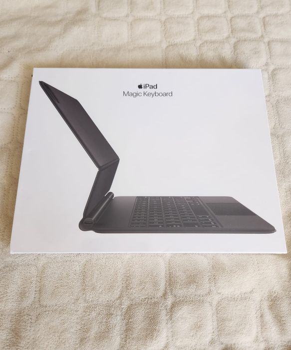 Оригинальная клавиатура-чехол Apple Magic Keyboard для iPad 11”