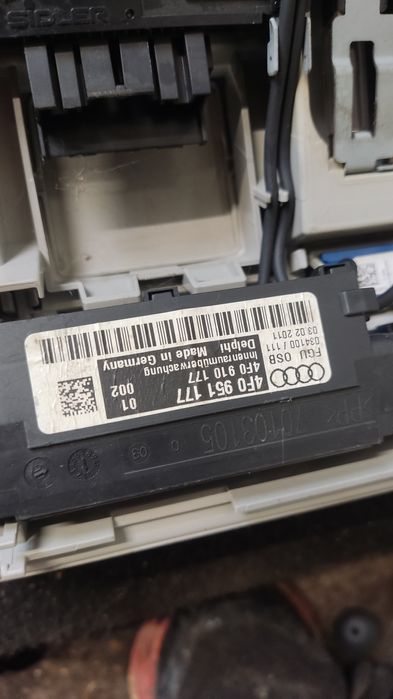 Lampka oświetlenie wnętrza podsufitki Audi A6 C6 lift