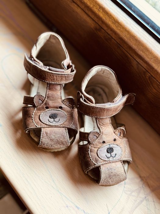 Buty dziecięce sandały r. 20