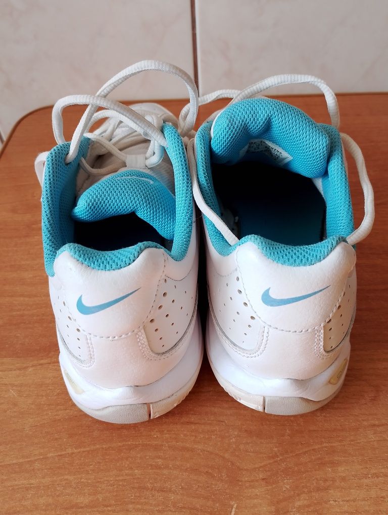 Buty sportowe damskie Nike rozmiar 36.5 wkładka 23 stan perfekcyjny