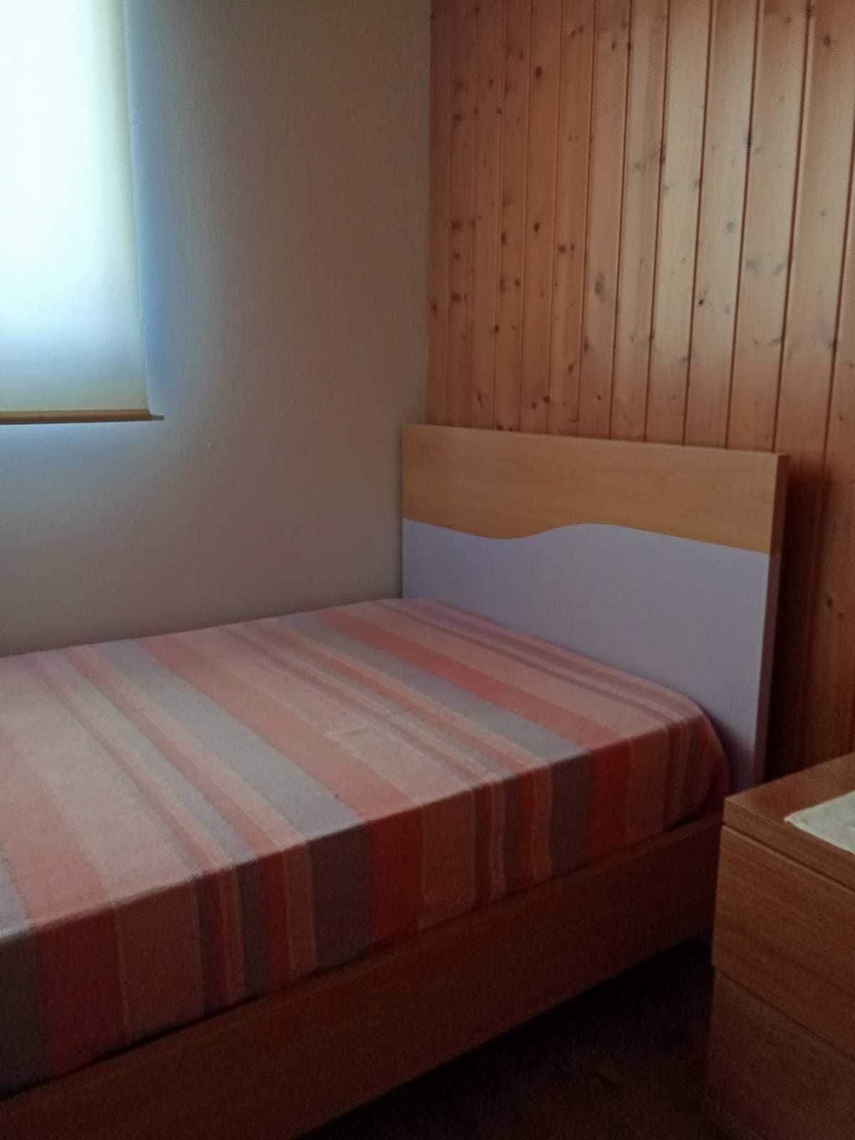 Cama c/estrado e colchão
