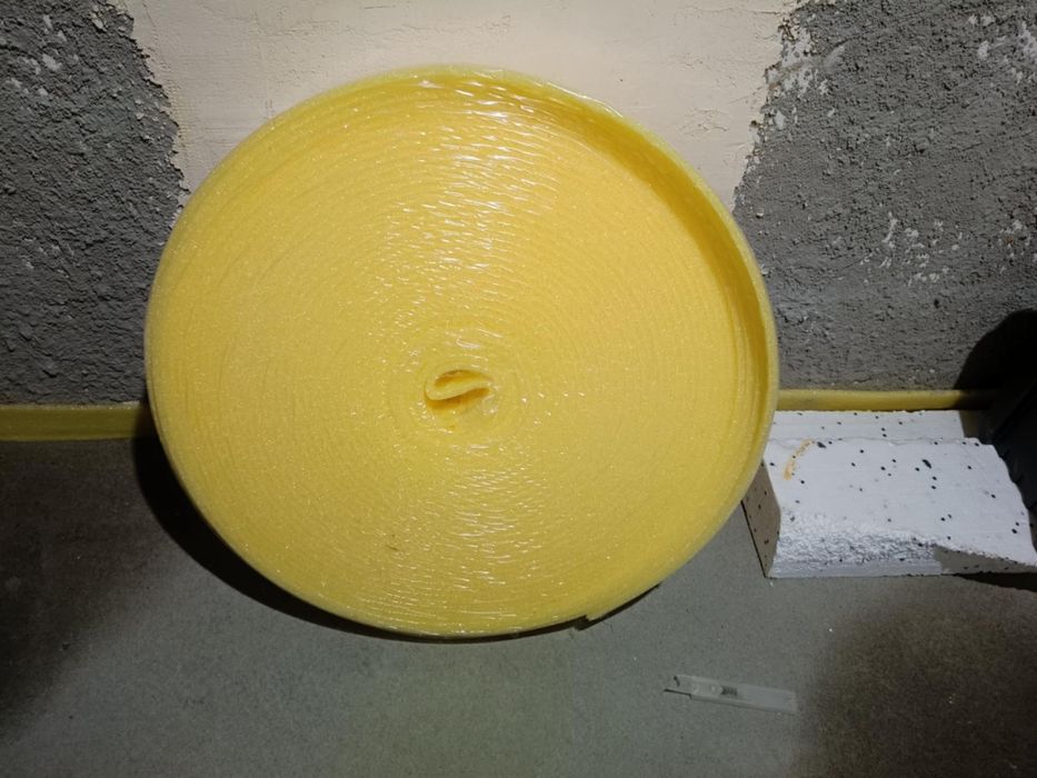 Taśma dylatacyjna brzegowa z folią 8mm/12 cm/30 mb