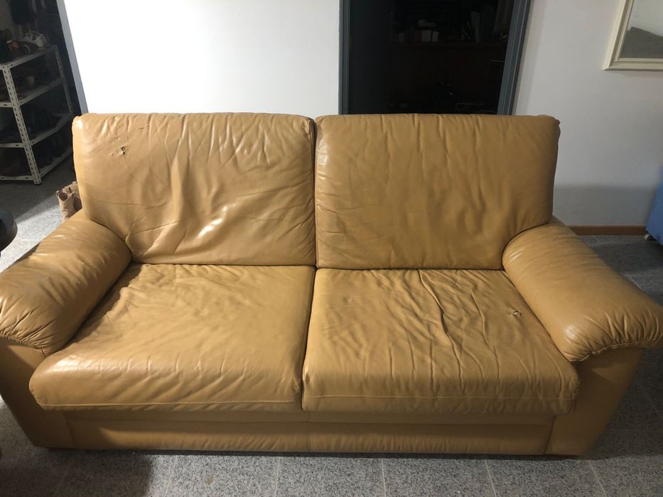 2 sofás amarelos em pele (190cm- 3 pessoas, 150cm- 2 pessoas)