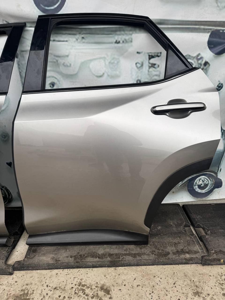 Lexus NX2 двері 22-25 року колір фарби 1J7