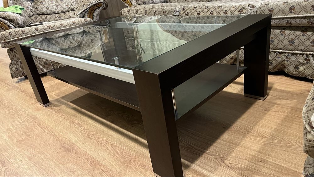 Скляний журнальний столик із масиву дерева (венге), в чудовому стані