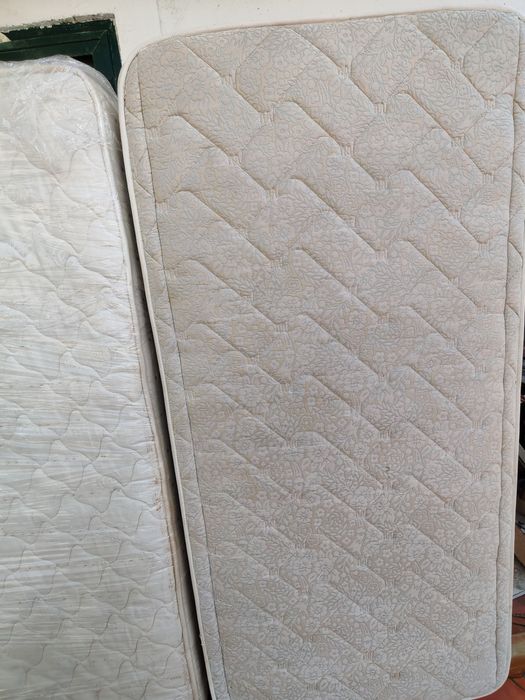 Colchão 90x1,85 em bom estado.. Entrego  na zona de