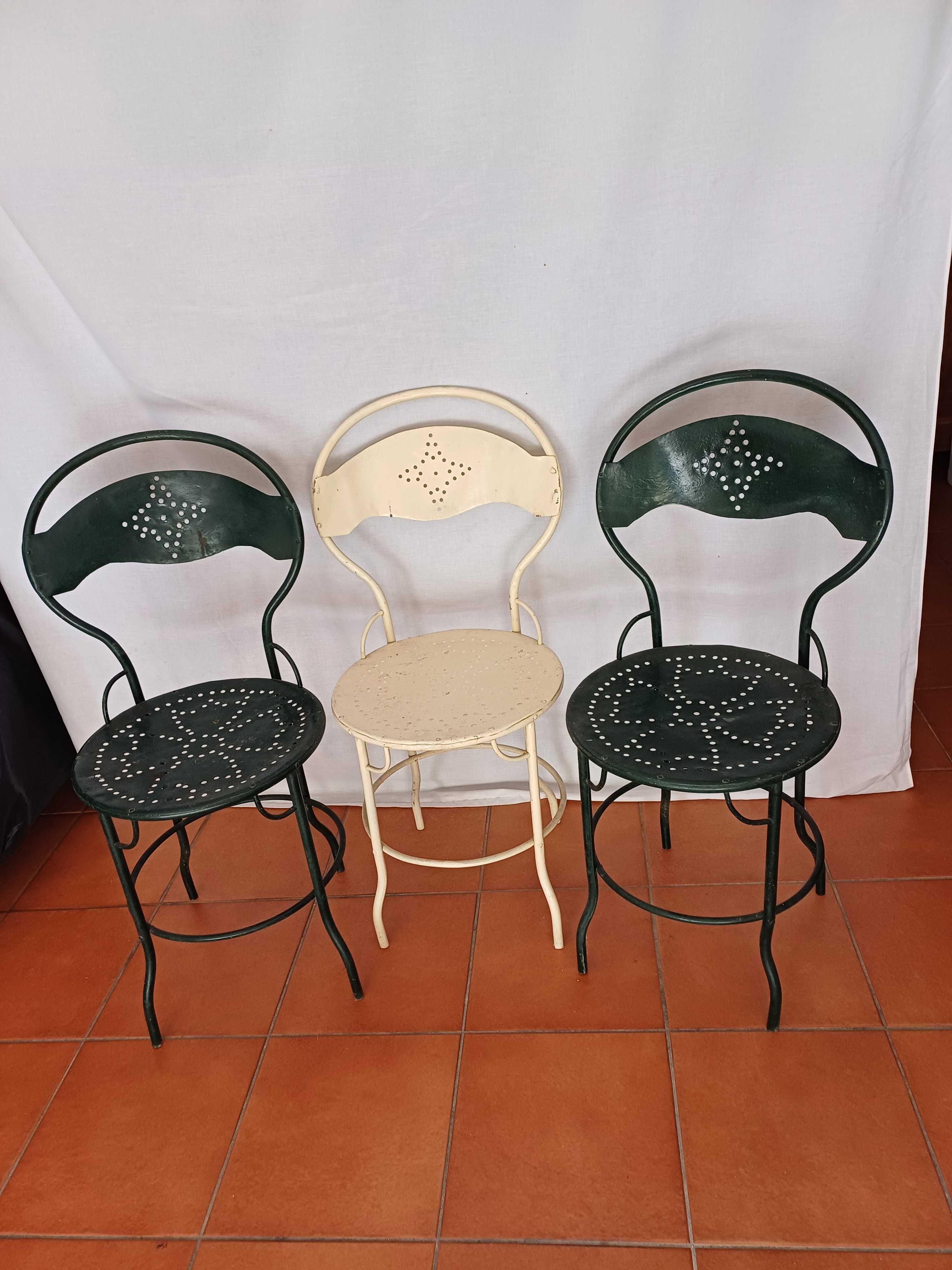 Cadeiras em ferro