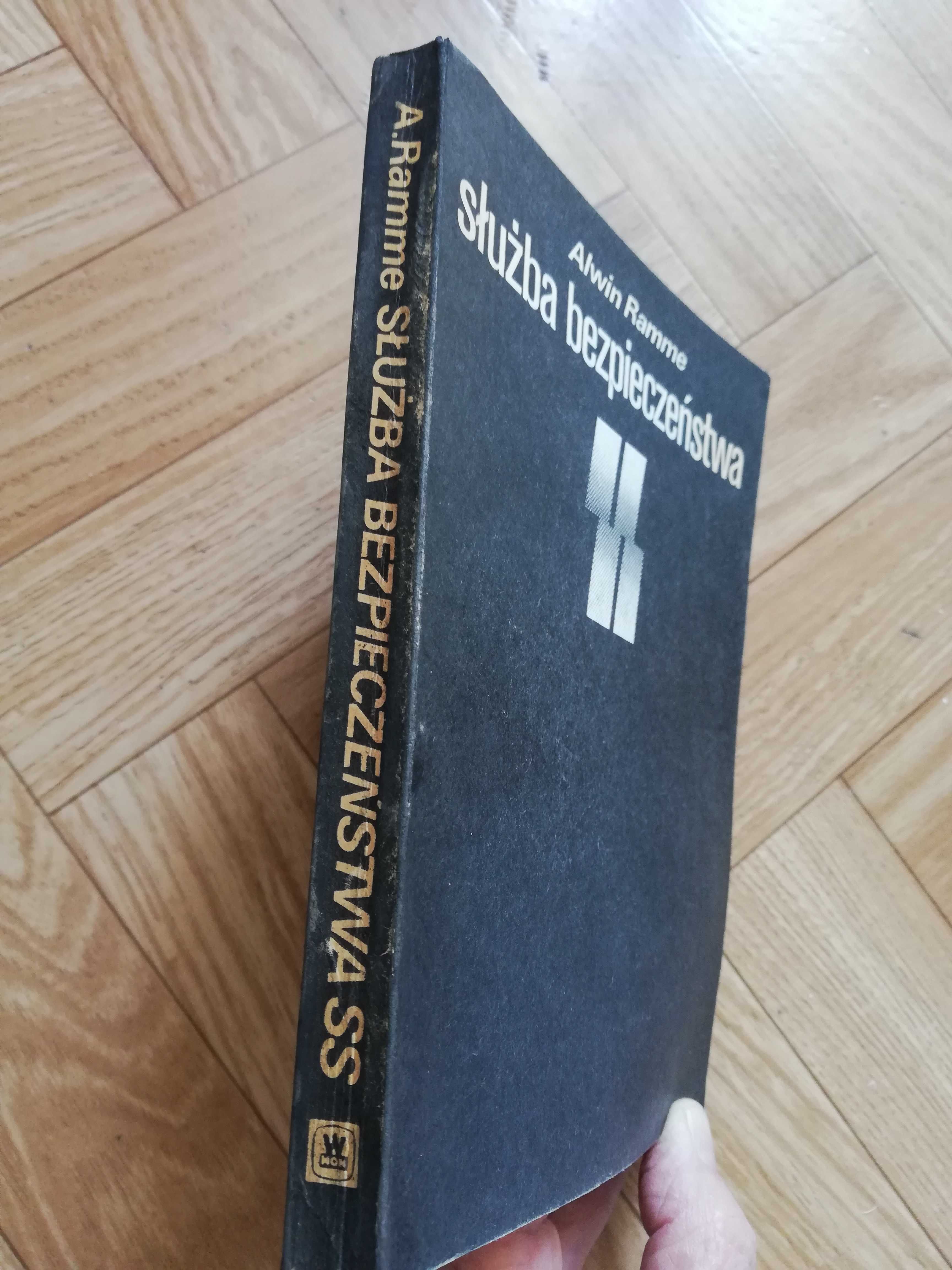 książka: ,,Służba bezpieczeństwa SS"