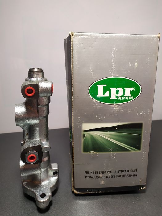 Главный тормозной цилиндр Opel 1817 LPR. Italy