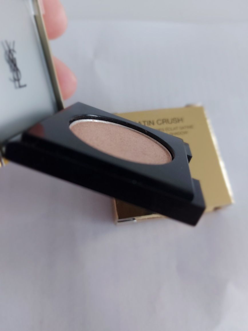 Cienie do powiek Yves Saint Laurent Satin Crush Mono