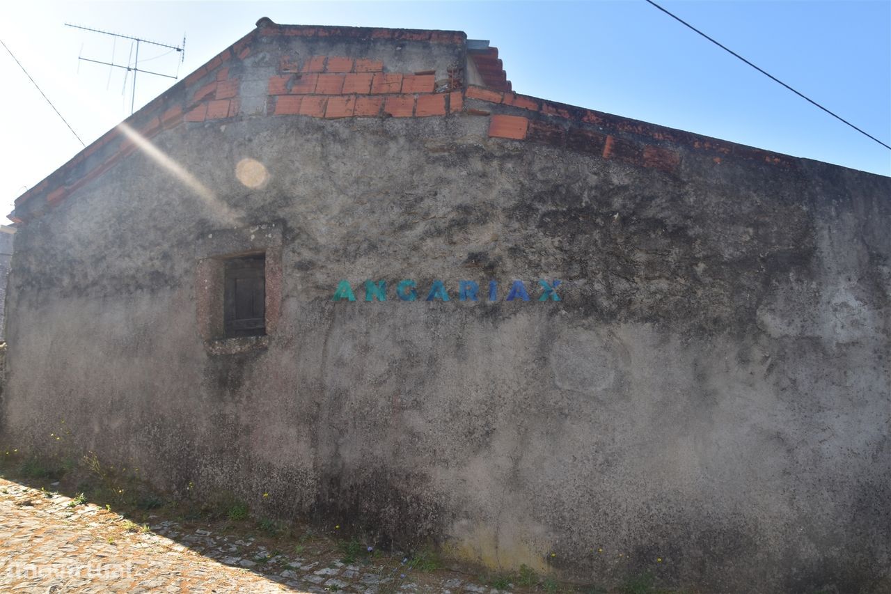 ANG1466 - Casa para Remodelação em Figueiró dos Vinhos