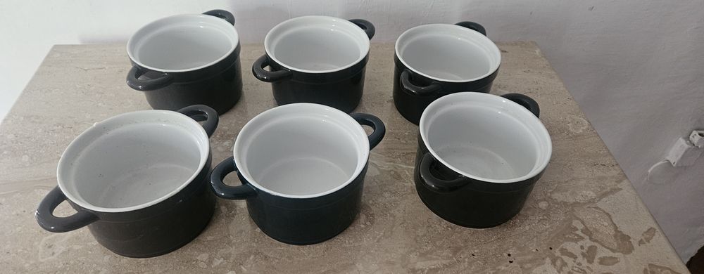 6 kamionkowych garnczków