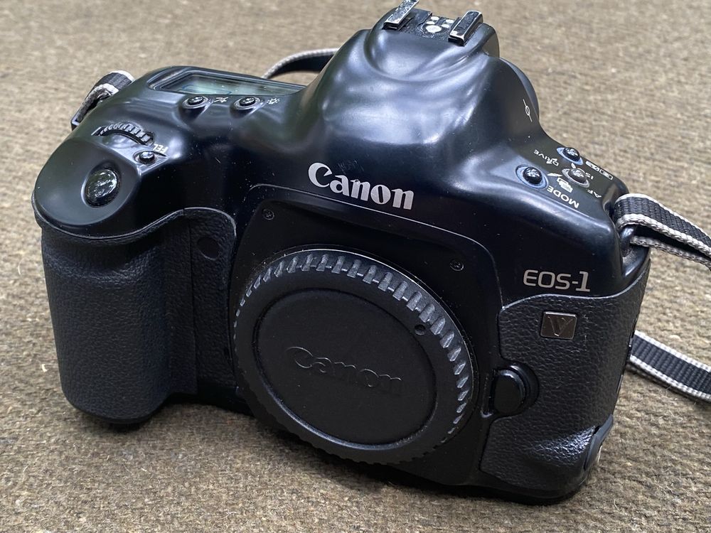 Canon EOS 1V + Power Drive Booster PB-E2 lustrzanka analogowa EOS1V