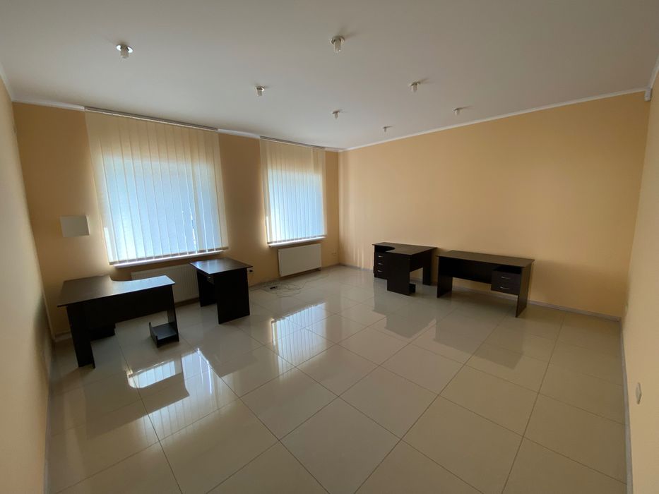 Автосервіс,станція обслуговування вантажних автомобілів