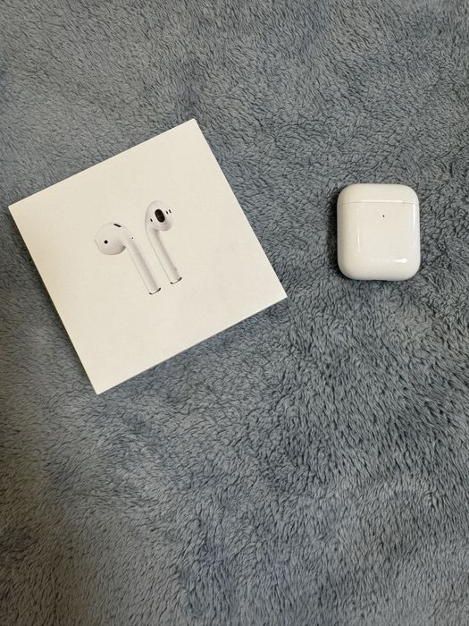 Airpods 2 gen with wireless charging case
