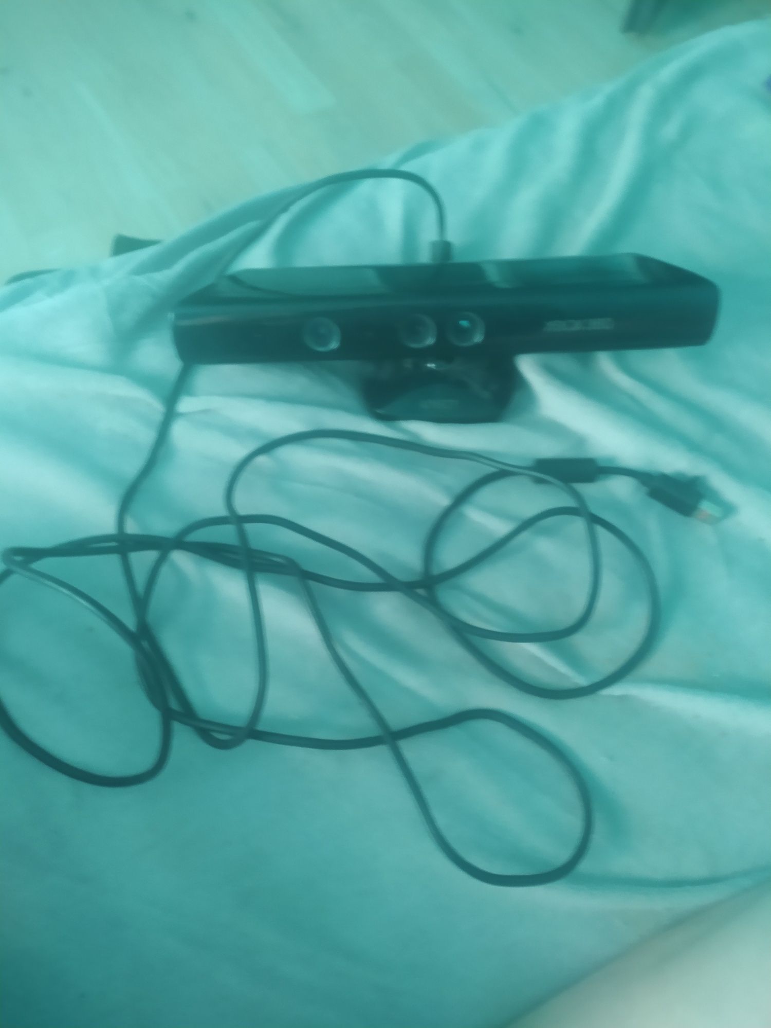 Xbox 360 z 3 grami kinectem i 2 padami