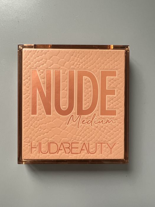 Paletka do makijażu Huda Beauty NUDE Medium