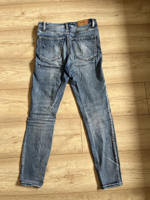 Niebieskie skinny jeans