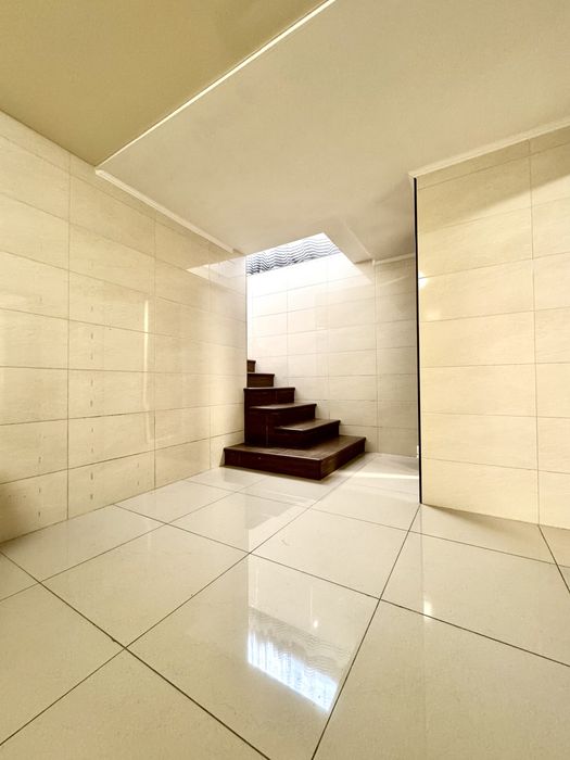 Уникальное предлодение. Центр!Квартира на земле.