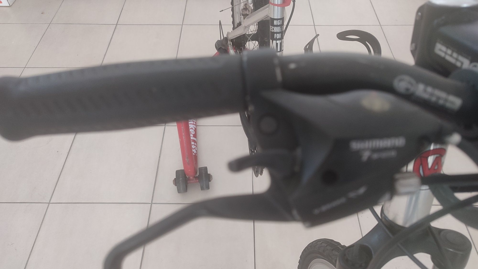 Bicicleta senhora em alumínio