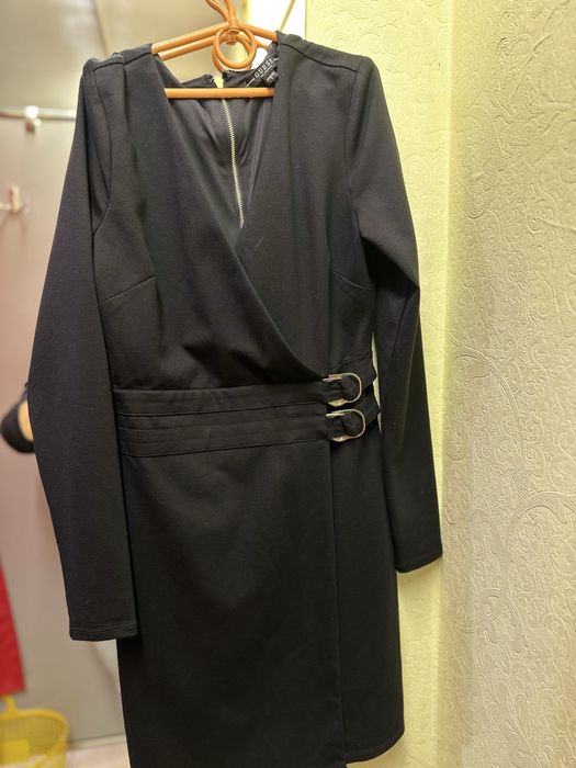 Вечірня сукня  бренду GUESS