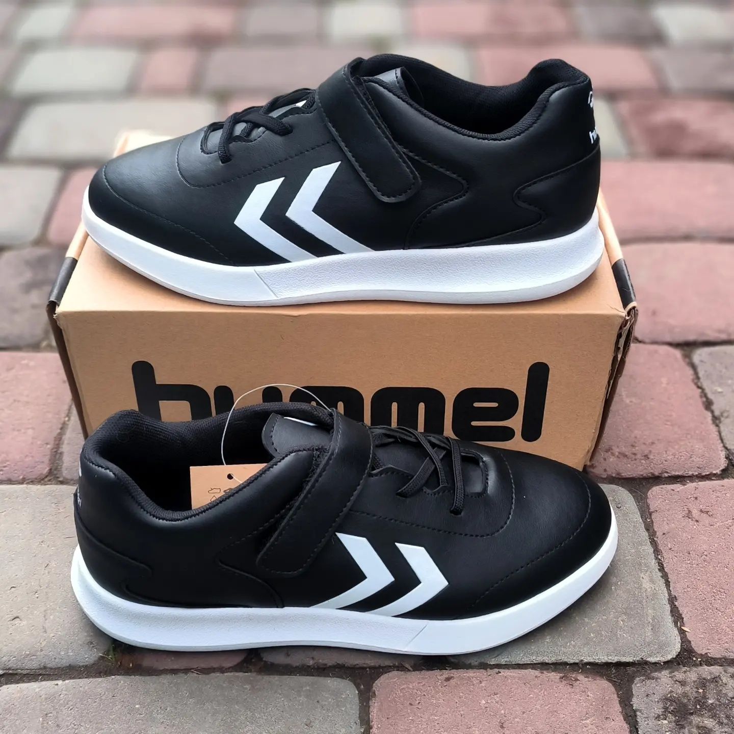 Шкіряні кросівки для підлітків та жінок Hummel