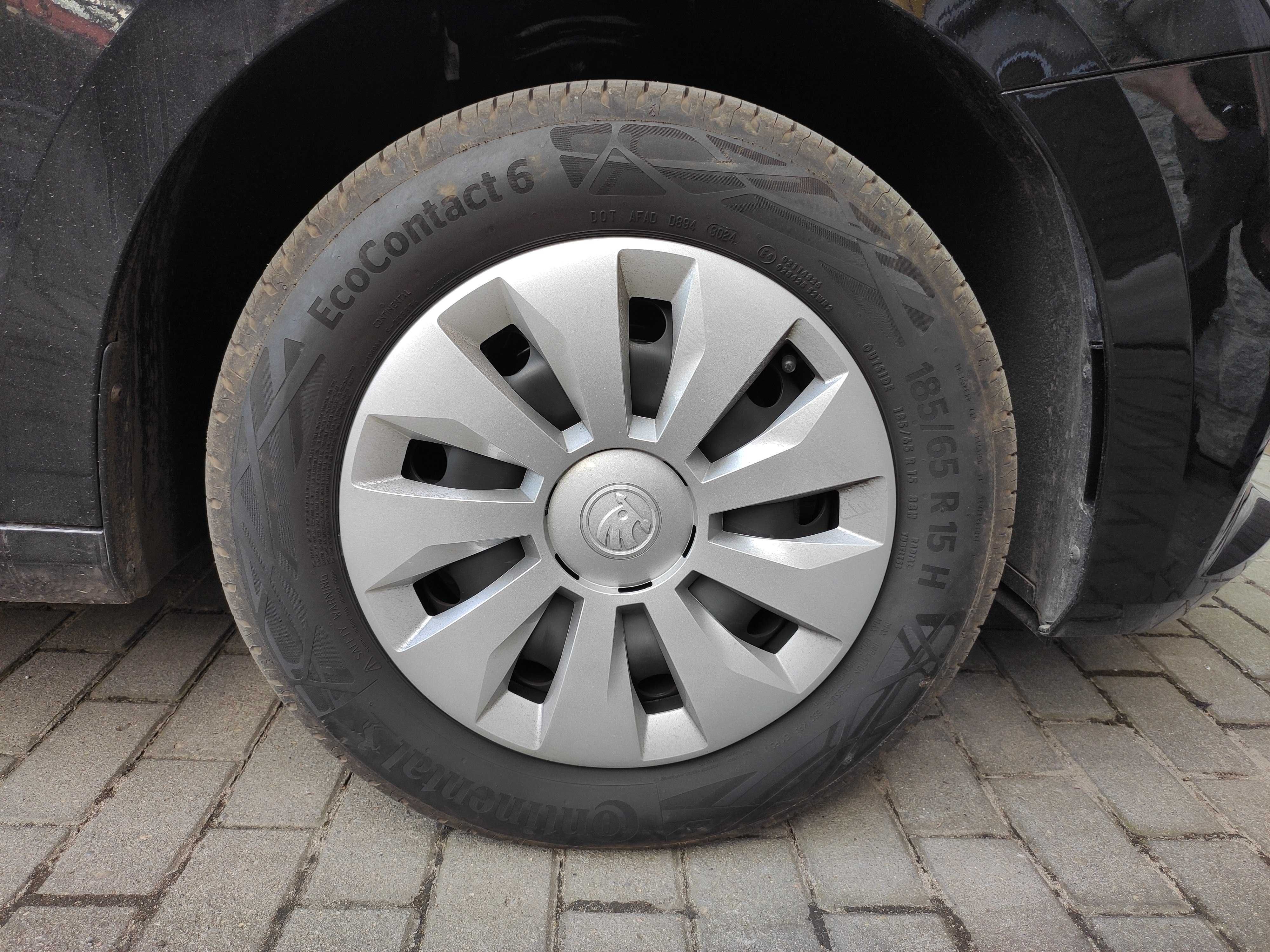 Opony letnie Continental na felgach stalowych 15 cali. Skoda fabia