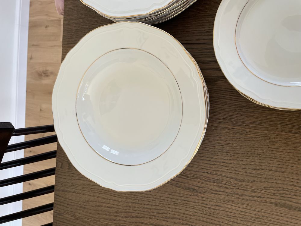 Zastawa karolina 18 elementów złota linia biała porcelana