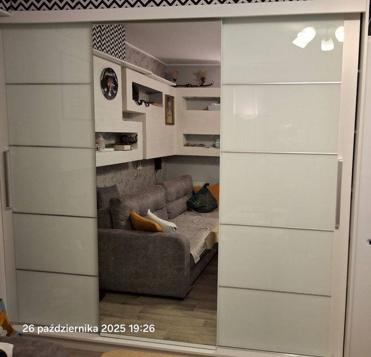 Szafa biała przesuwna 233 szerokość 216 wysokość