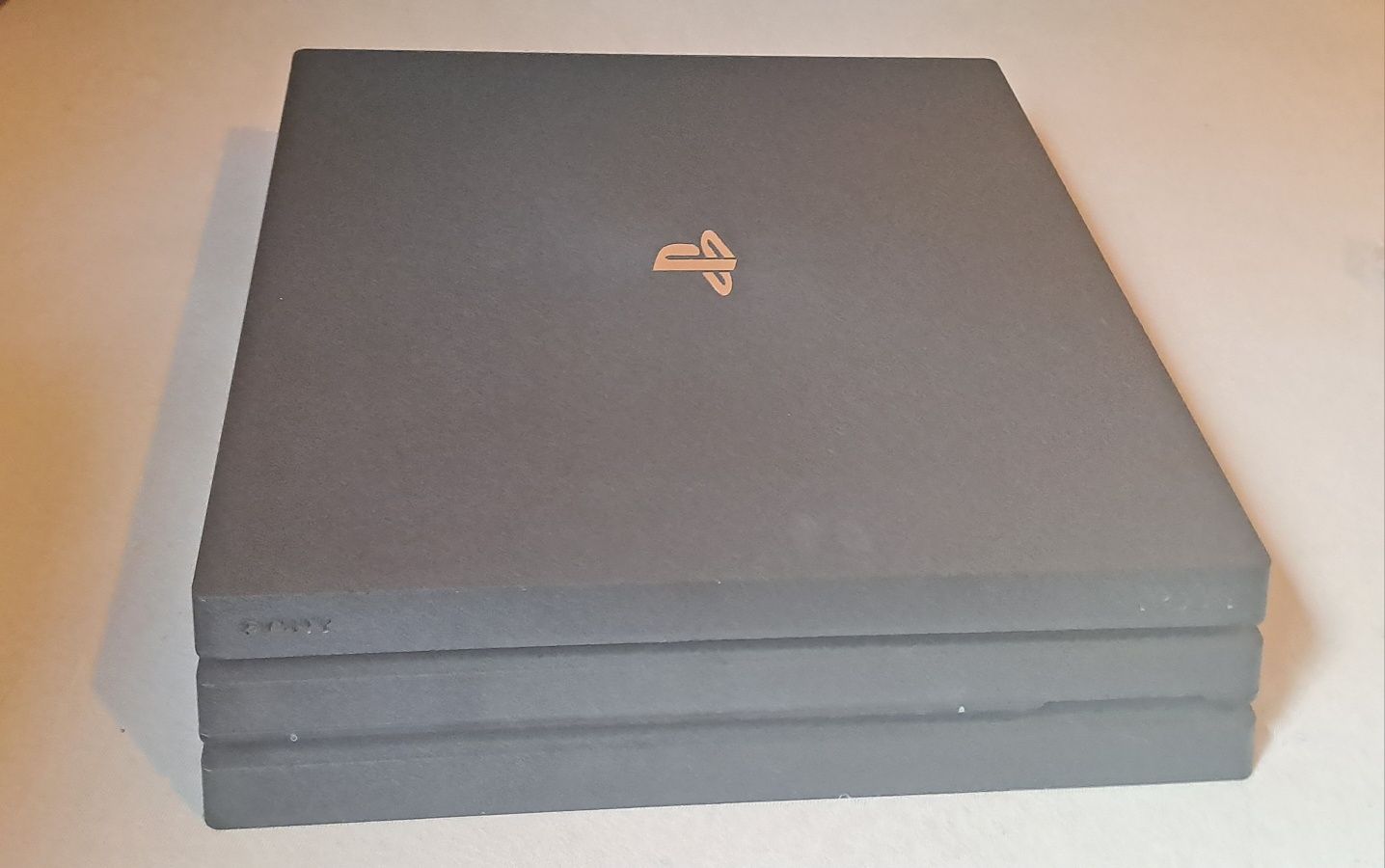 PS4 PRO wersja 11.50 z 2 padami, kablami i grami