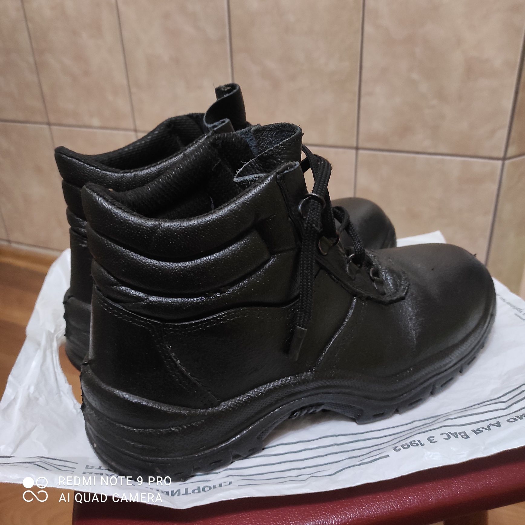 Ботинки рабочие. Размер 40-41.