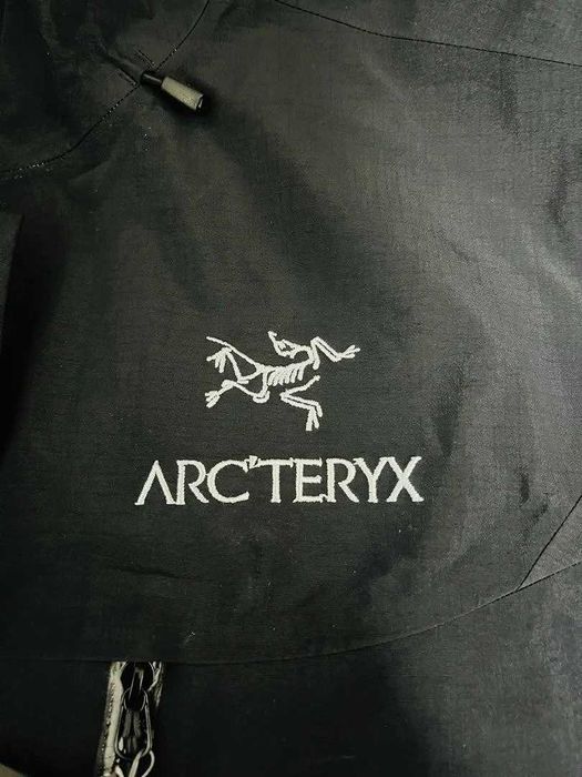 Casaco Arc'Teryx novo, tamanho L (europeu).