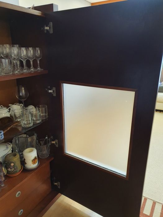 Louceiro móvel de sala