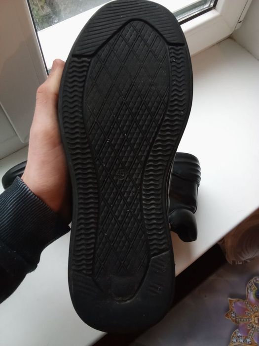 Кросівки 44 розміру